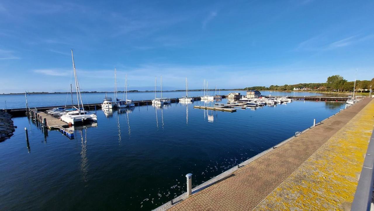 Ferienwohnung Im Uhlenhuus Wiek auf Rugen Bagian luar foto